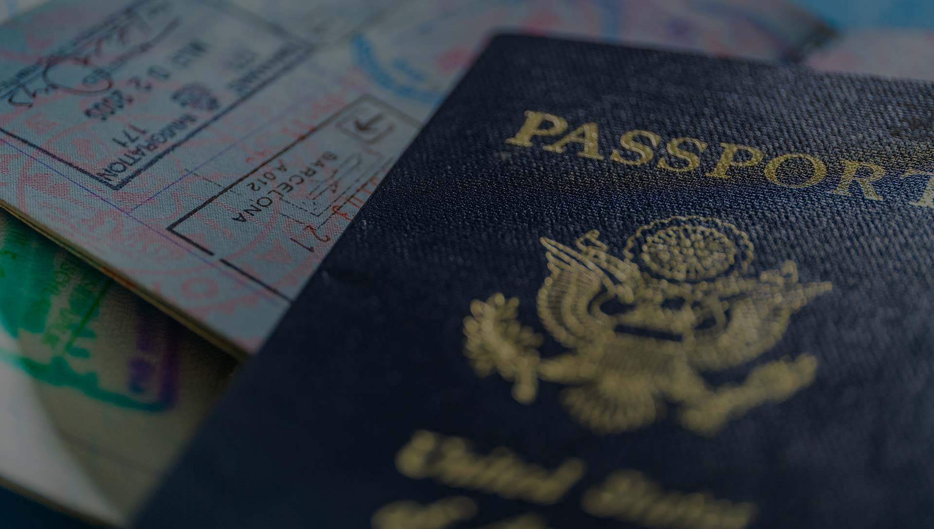 米国のパスポートと出入国のスタンプ